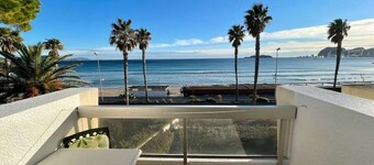 Seafront apartment with private parking