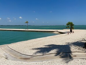 Beach nearby, sun-loungers, beach towels