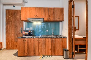 Bungalow urbano | Baño | Regadera, regadera con hidromasaje, amenidades de baño de diseñador