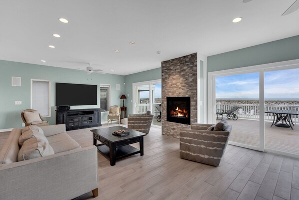 Smart TV, fireplace, DVD player, table football