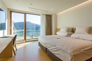 Deluxe Double or Twin Room | In-room safe, blackout drapes, soundproofing, free WiFi