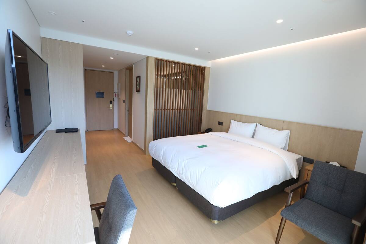 deluxe double room | in-room safe, blackout curtains, soundproofing, free wifi