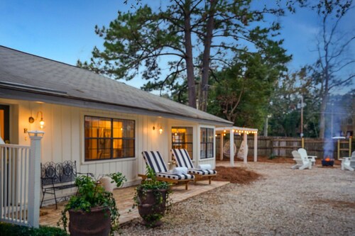 Le Hibou Blanc (B) - Fairhope: Laid-back Sophistication 