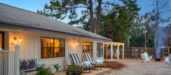 Le Hibou Blanc (B) - Fairhope: Laid-back Sophistication 