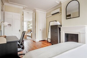 1 slaapkamer, een strijkplank/strijkijzer, wifi, beddengoed