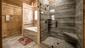 Ensemble douche/baignoire, sèche-cheveux, serviettes fournies