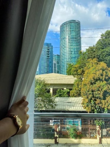 UNWND Flats Makati