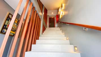 Escaleras con barandal