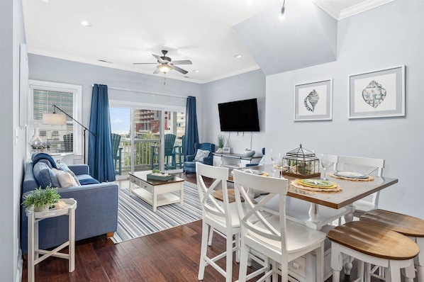 Smart TV, Netflix, Hulu, books - Beach Paradise 3-DOWNTOWN OCEANVIEW Luxury Townhome 3BR-Steps to Beach&Boardwalk (Ocean City)