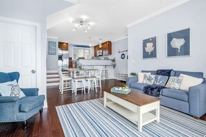 Smart TV, Netflix, Hulu, books - BeachParadise107-DOWNTOWN OCEANVIEW Luxury Townhome 3BR-Steps to Beach&Boardwalk (Ocean City)