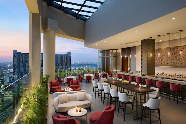 5 restaurants, breakfast, lunch, dinner served; Asian cuisine