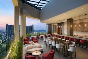 5 restaurants; breakfast, lunch, dinner, and brunch served - The Leela Bhartiya City Bengaluru (Bengaluru)