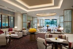 2 bars/lounges, lobby lounge - The Leela Bhartiya City Bengaluru (Bengaluru)