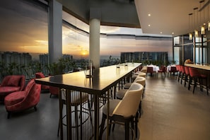 5 restaurants; breakfast, lunch, dinner and brunch served  - The Leela Bhartiya City Bengaluru (Bengaluru)