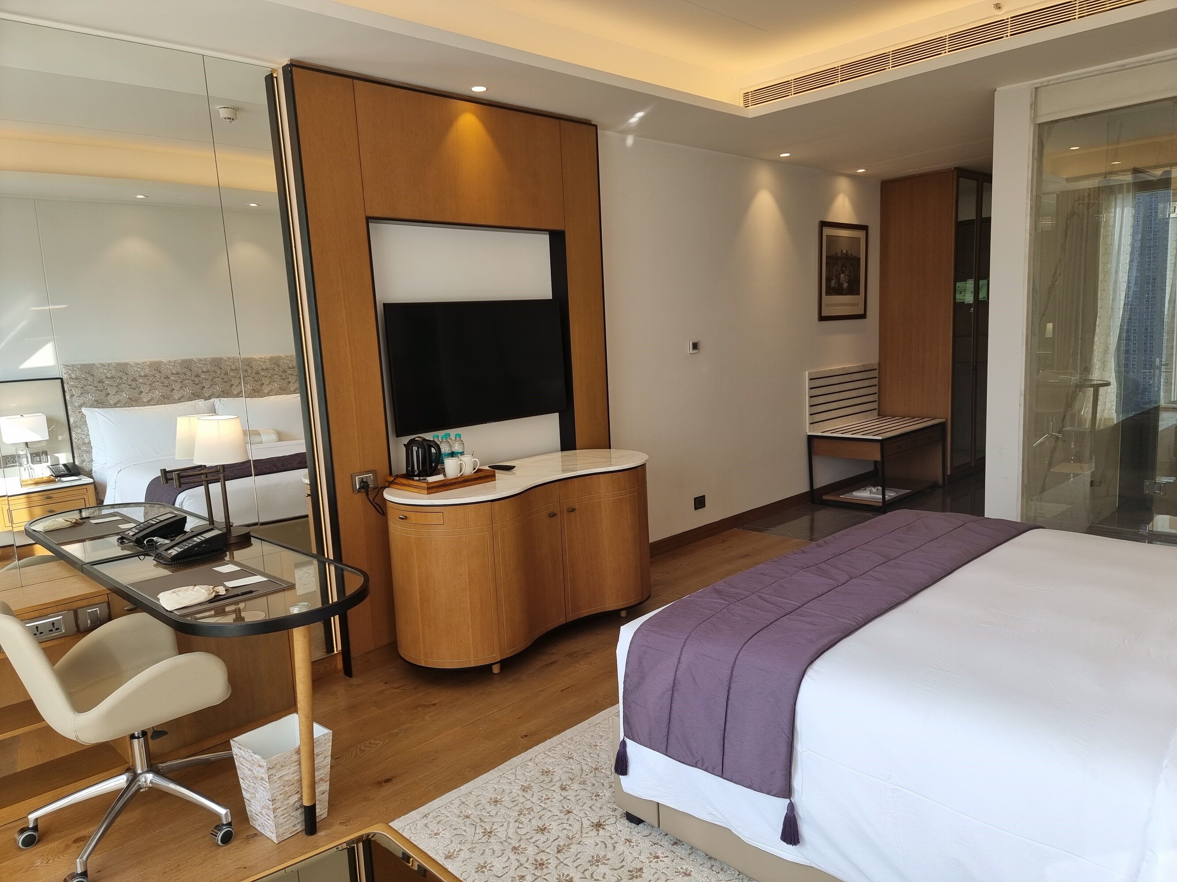 Ropa de cama de alta calidad, camas con efecto memoria y minibar 