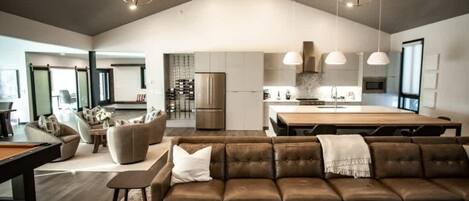 TV, books, stereo, offices