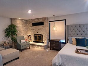 5 bedrooms, iron/ironing board, WiFi, bed sheets