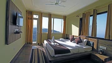 Deluxe Room | Individually decorated, individually furnished, laptop workspace