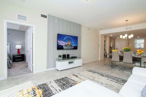 Télévision, lecteur de DVD, livres, chaßne hi-fi