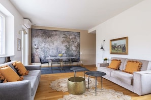 Smart TV - ROMAC · Condotti Penthouse Over Spanish Steps (Roma)