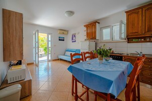 Apartamento (Two Bedroom Apartment with Terrace) | Sala de estar
