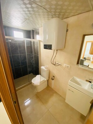 Basic Double or Twin Room | Bathroom