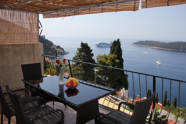 Apartment (One Bedroom Apartment with Terrace) | Balcony