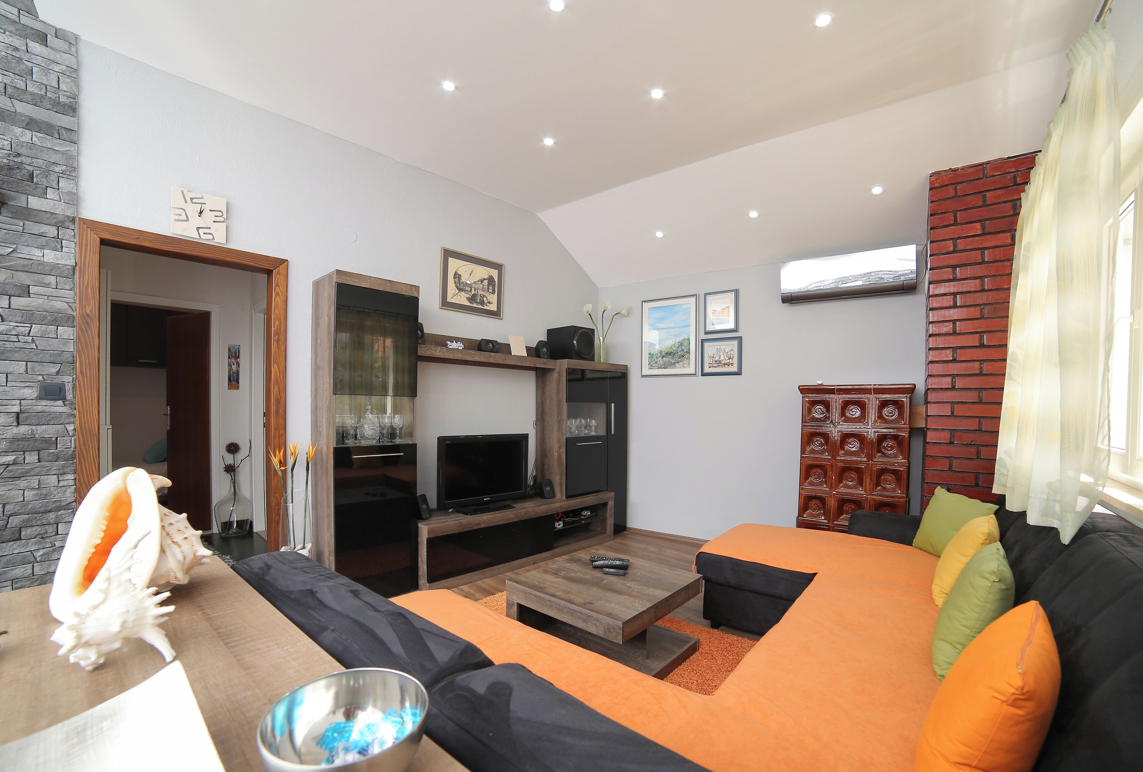 Căn hộ (Two Bedroom Apartment) | Khu phòng khách | TV màn hình phẳng 