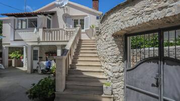 Apartment (Two Bedroom Apartment) | Außenbereich