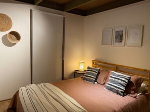 3 dormitorios, tabla de planchar con plancha, wifi gratis y ropa de cama