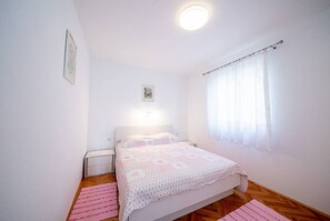 Apartment (Standard Apartment with Terrace) | 3 bedrooms, cots/infant beds, free WiFi, bed sheets