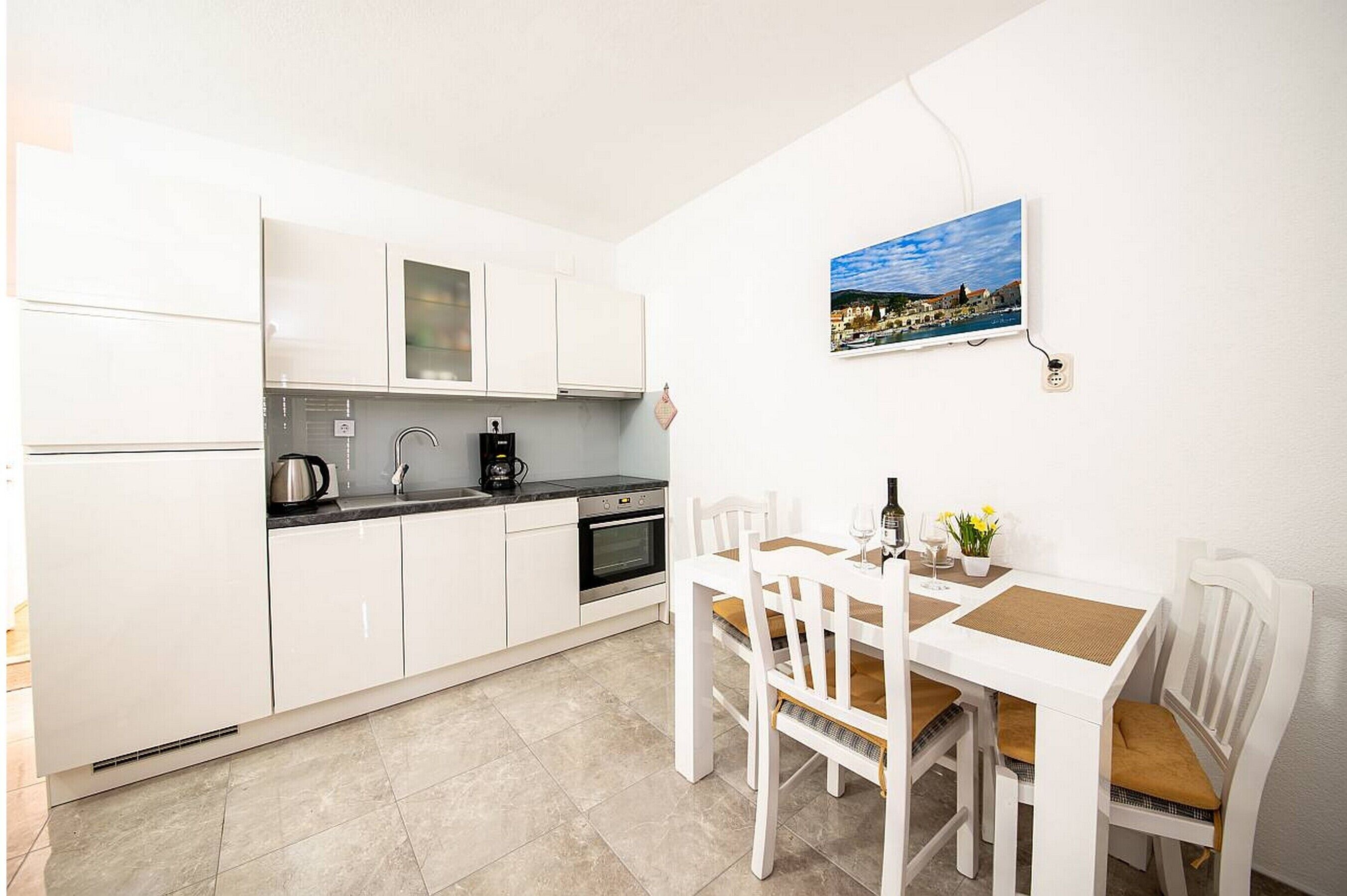 Apartment (Standard Apartment with Terrace) | Private kitchen | Fridge, electric kettle