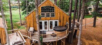 SkyView Treehouse  Lakefront  Private Hot Tub