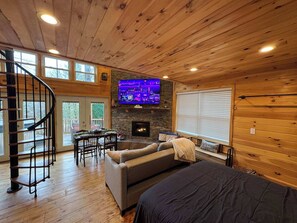 Smart-TV, peis, videospill og stereoanlegg