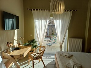 Espacio para trabajar con laptop y sistema de insonorización 