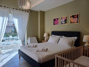 Grand appartement, 2 slaapkamers | Een laptopwerkplek, geluiddichte muren, een strijkplank/strijkijzer