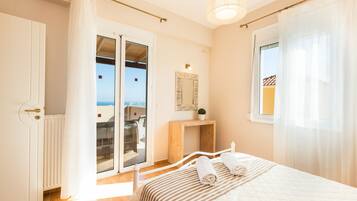 3 bedrooms, in-room safe, iron/ironing board, free WiFi