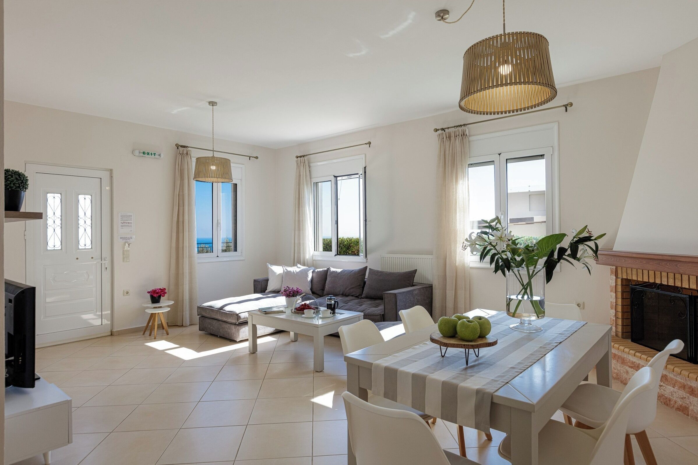 Smart TV, fireplace, table tennis, stereo