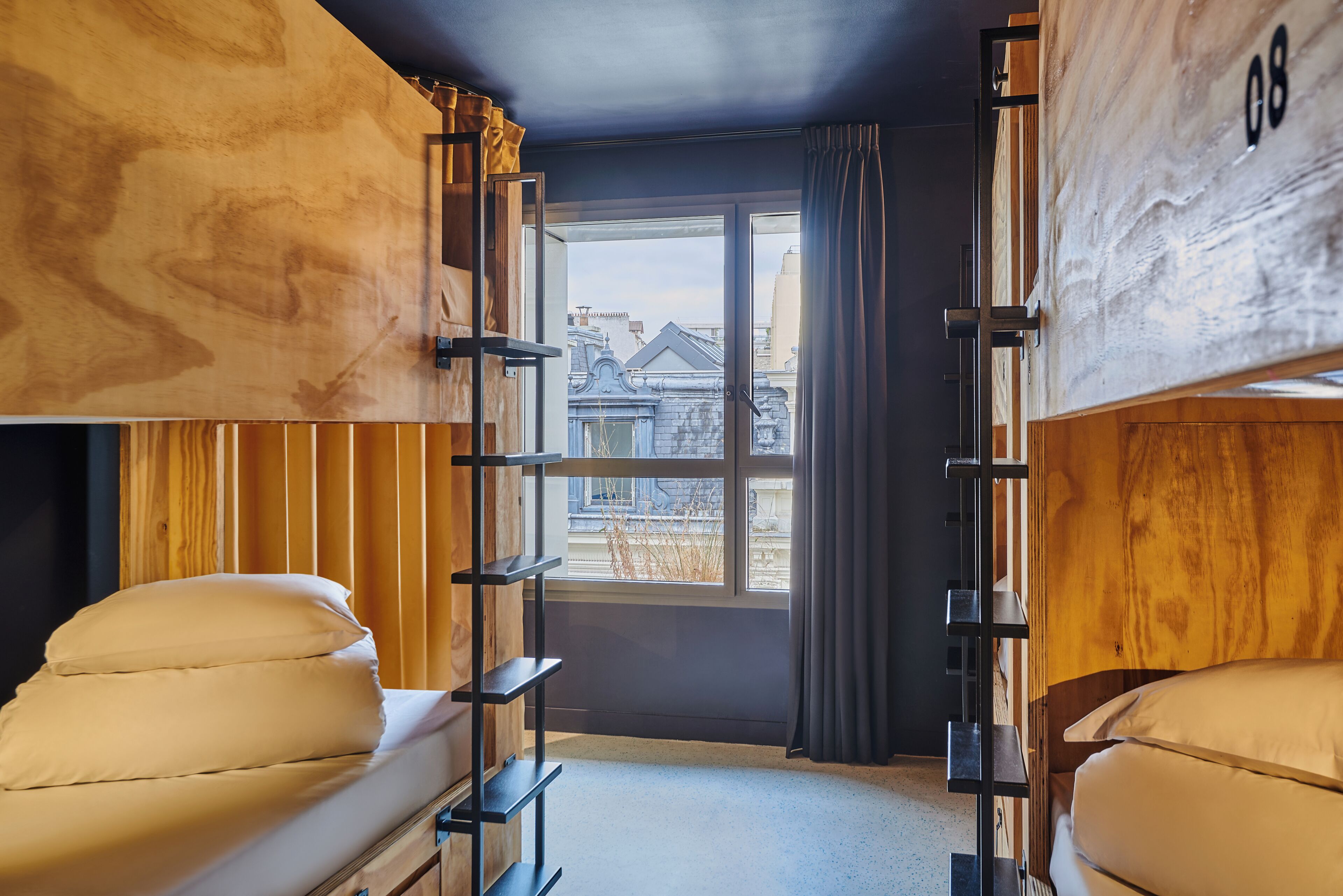 Chambre pour 4 personnes avec salle de bains privée