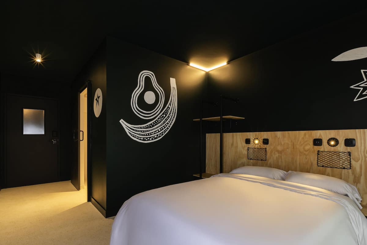 Chambre Double avec salle de bains privĂ©e - Accessible aux personnes Ă mobilitĂ© rĂ©duite | Rideaux dâobscurcissement, systĂšme dâinsonorisation