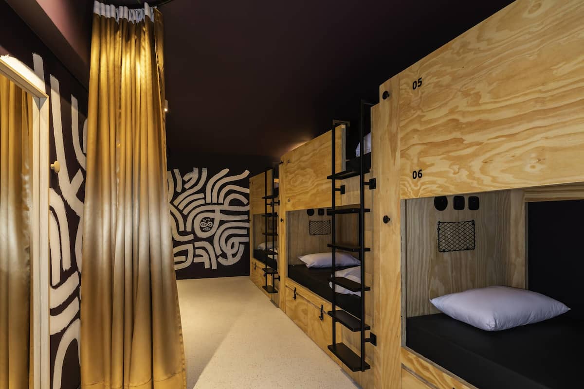 1 Lit dans une chambre partagée de 6 réservée aux femmes | Blendingsgardiner, lydisolert, wi-fi (inkludert) og sengetøy