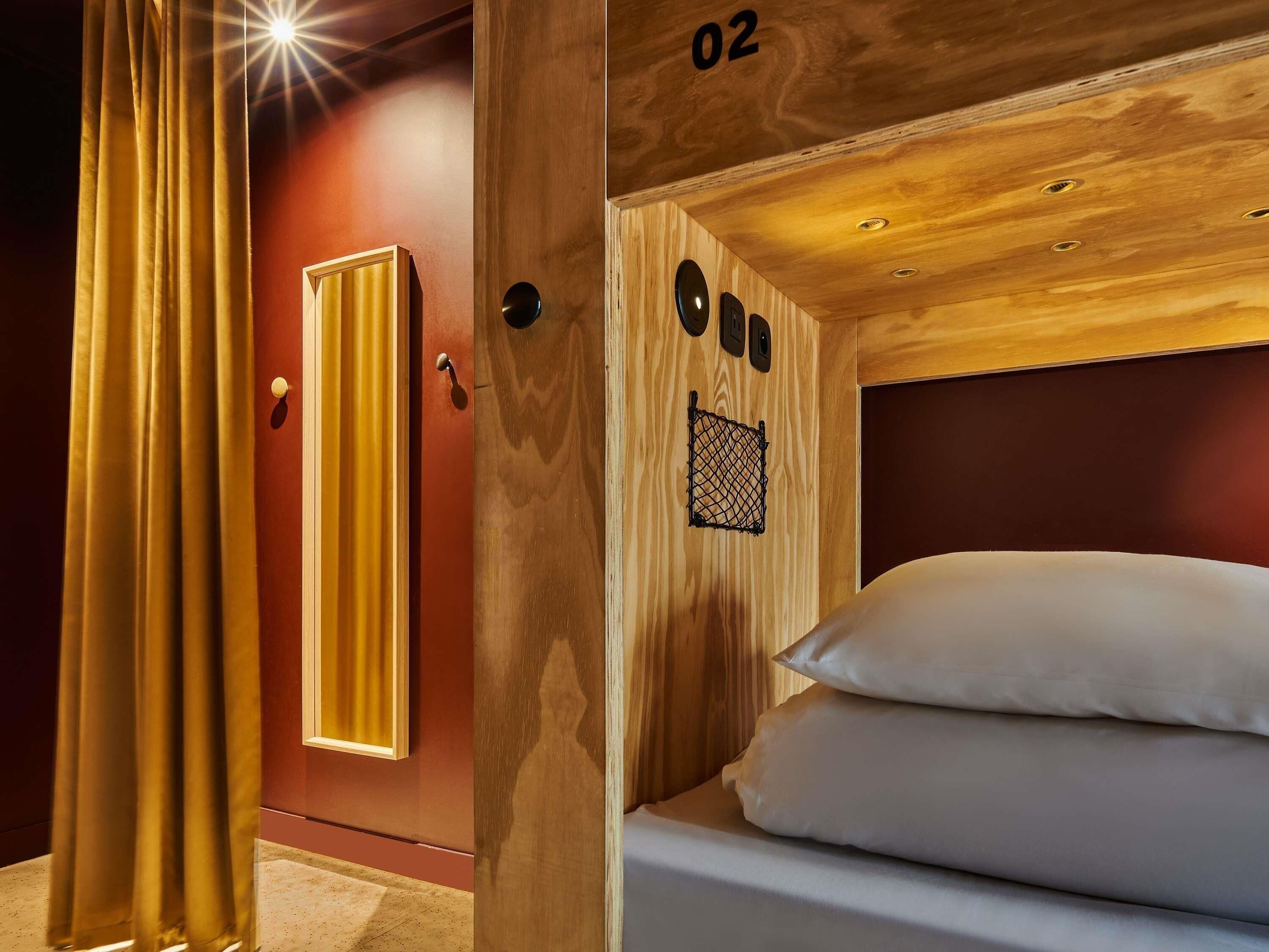 Chambre privée pour 6 personnes avec salle de bains partagée