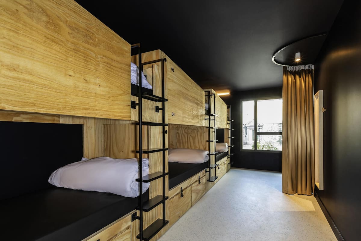 Chambre privĂ©e pour 6 personnes avec salle de bains partagĂ©e | Rideaux dâobscurcissement, systĂšme dâinsonorisation