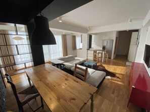 Living area - Cozy apartment with panoramic windows (Кишинёв)