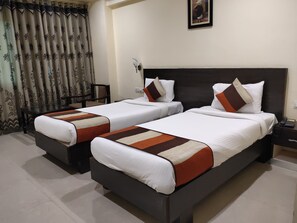 Individually furnished, desk, laptop workspace, free WiFi - Hotel City Square by KeyMagics (Jodhpur)