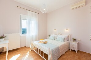 3 chambres, coffres-forts dans les chambres, bureau