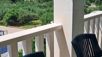 Căn hộ (One Bedroom Apt, Terrace) | Ban công