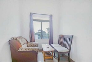 1 bedroom, premium bedding, desk, iron/ironing board
