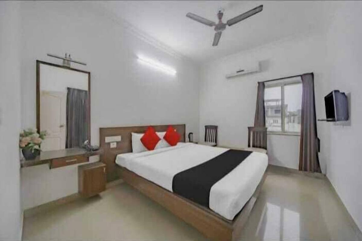 1 bedroom, premium bedding, desk, iron/ironing board