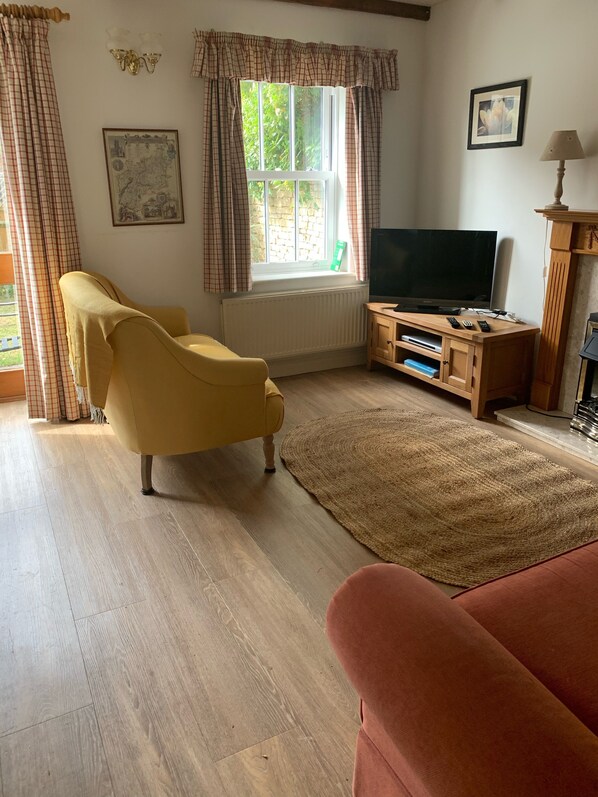 TV, fireplace, DVD player